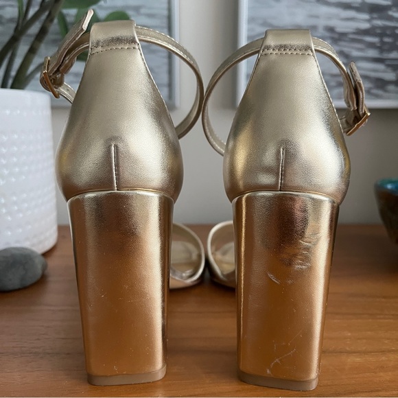 *SOLD* Aldo Block Heel Gold Sandals, Sz 7 - Picture 3 of 6